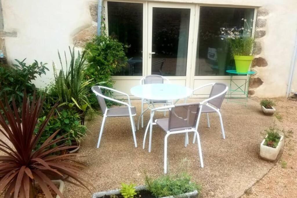 Petit gîte ou chambre d'hôtes 2/4 personnes Buffieres Extérieur photo